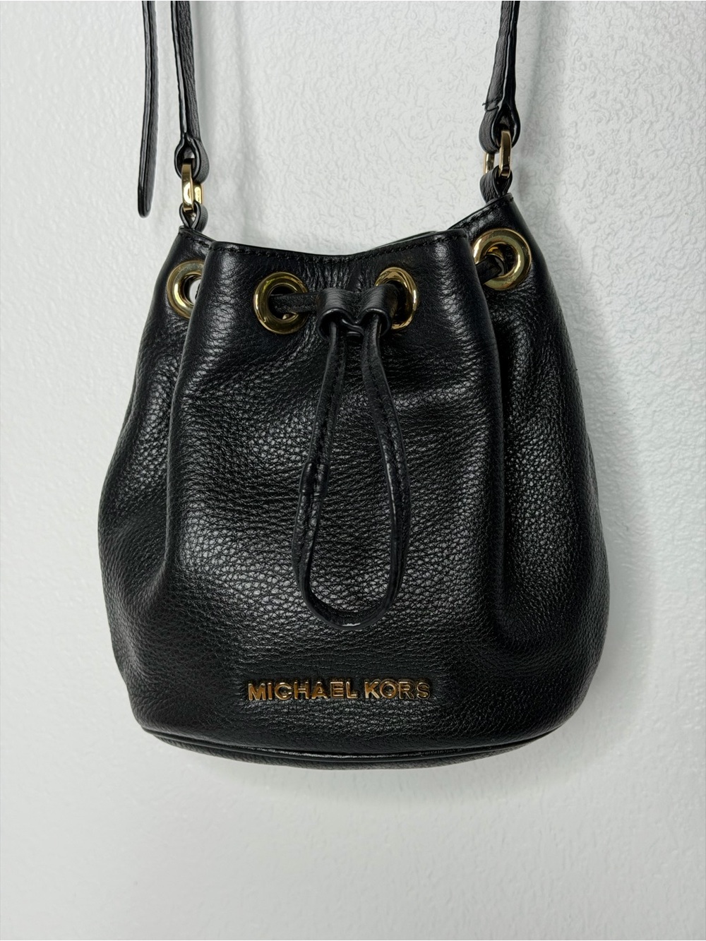 MICHAEL KORS mini bucket bag pebbled leather
